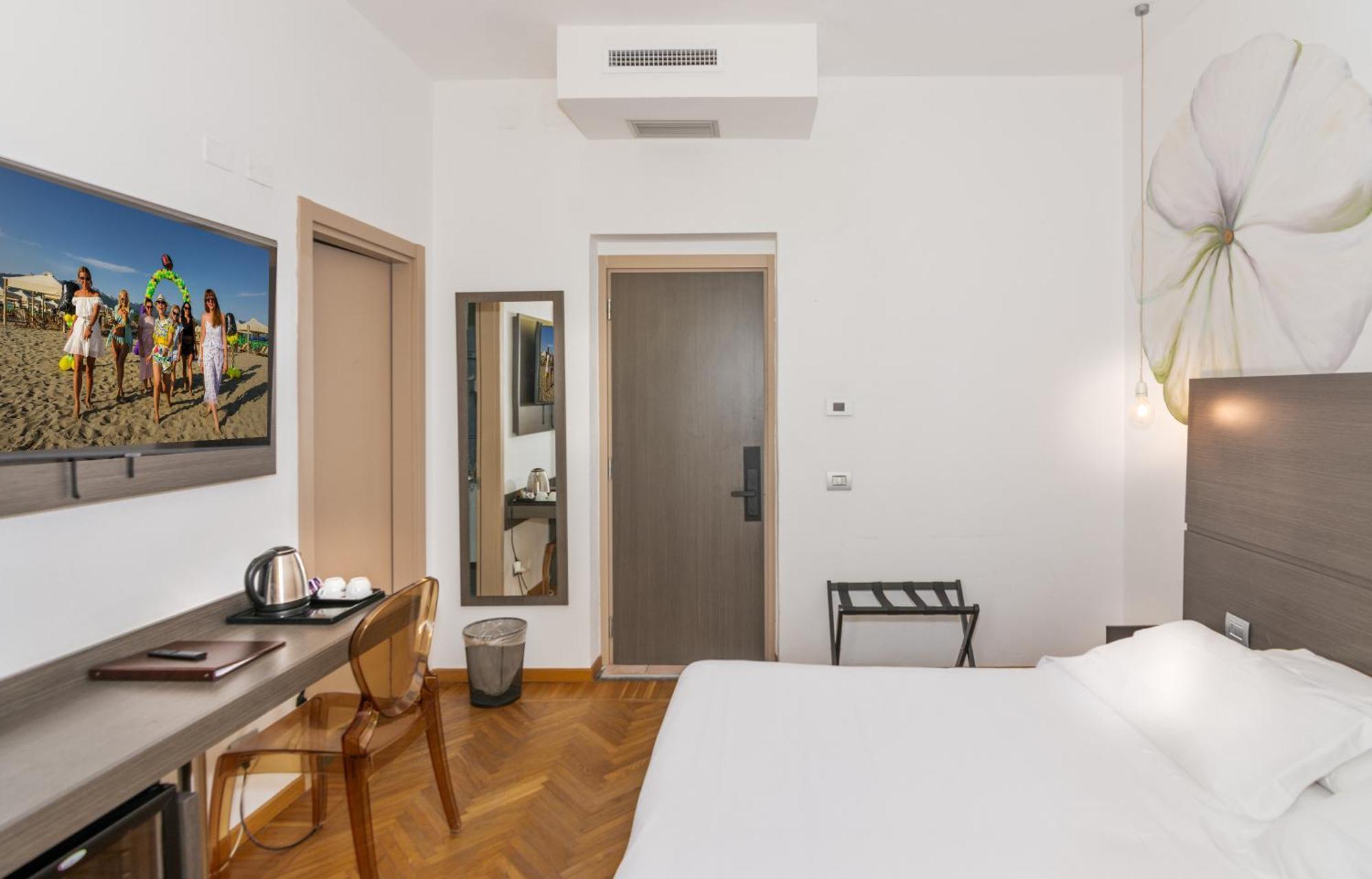 Hotel Tirreno Marina di Massa Exteriér fotografie